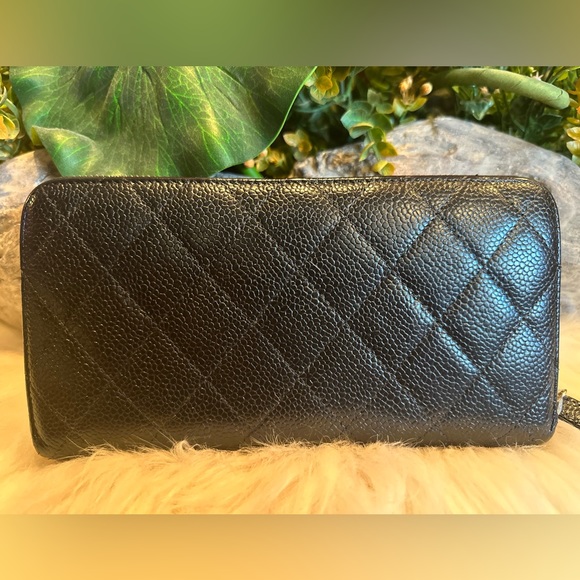 Chanel zip around wallet - Picture 3 of 16